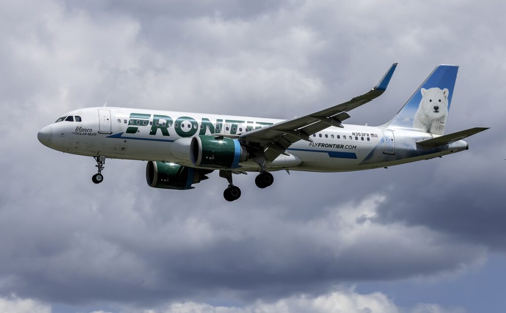 Frontier Airlines Airbus A320neo on approach with its landing gear down