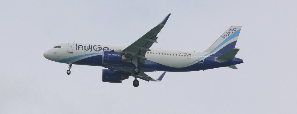 IndiGo Airbus A320neo on approach with its landing gear down