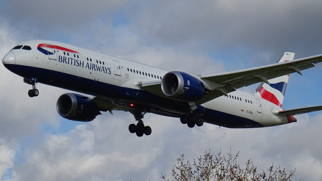 British Airways Boeing 787-9 on approach with its landing gear down