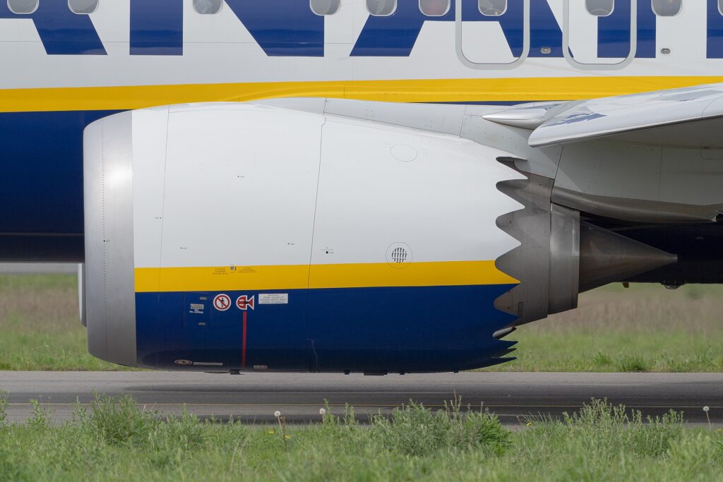 Side view of a CFM LEAP-1B engine on a Boeing 737 MAX, with a serrated edge at the rear of the nacelle