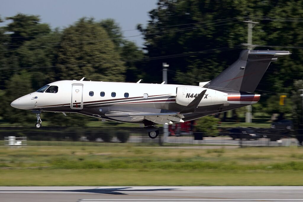 Flexjet Embraer Praetor 500 N446FX about to land with its landing gear down