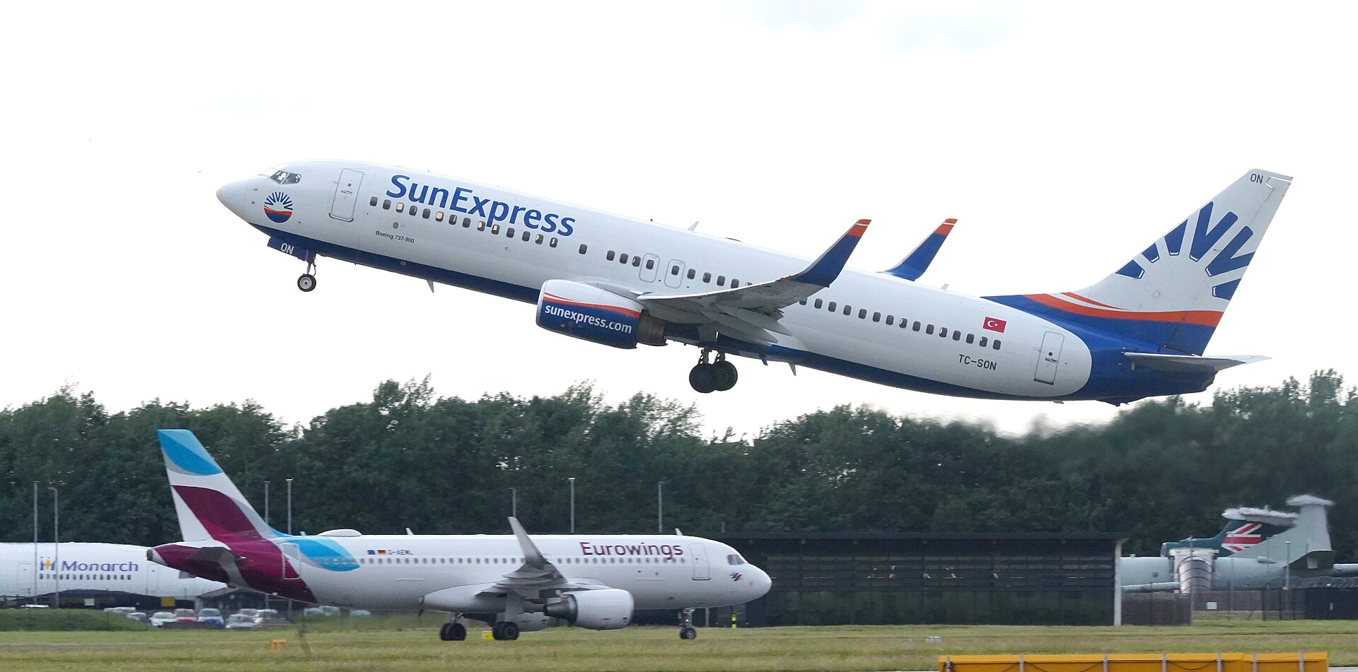 What Is a Narrowbody Aircraft? Definition, Types and Examples